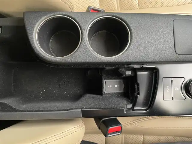 レクサス ＩＳ 350 バージョンL 富山県 2013(平25)年 8.7万km ホワイトパールクリスタルシャイン プリクラッシュセーフティシステム/純正SDナビ フルセグTV/CD DVD Blu-ray Bluetooth SD FMAM/バックカメラ/セミアニリン革シート/シートヒーター/エアシート/パワーシート（前席）/メモリーシート（D席）/レーダークルーズコントロール/革巻きステアリング/パドルシフト/ウィンカーミラー/ETC/スペアキー２個/（スマートキー カードキー）/保証書＆取扱説明書