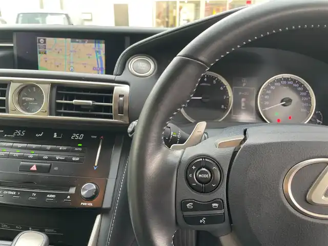 レクサス ＩＳ 350 バージョンL 富山県 2013(平25)年 8.7万km ホワイトパールクリスタルシャイン プリクラッシュセーフティシステム/純正SDナビ フルセグTV/CD DVD Blu-ray Bluetooth SD FMAM/バックカメラ/セミアニリン革シート/シートヒーター/エアシート/パワーシート（前席）/メモリーシート（D席）/レーダークルーズコントロール/革巻きステアリング/パドルシフト/ウィンカーミラー/ETC/スペアキー２個/（スマートキー カードキー）/保証書＆取扱説明書