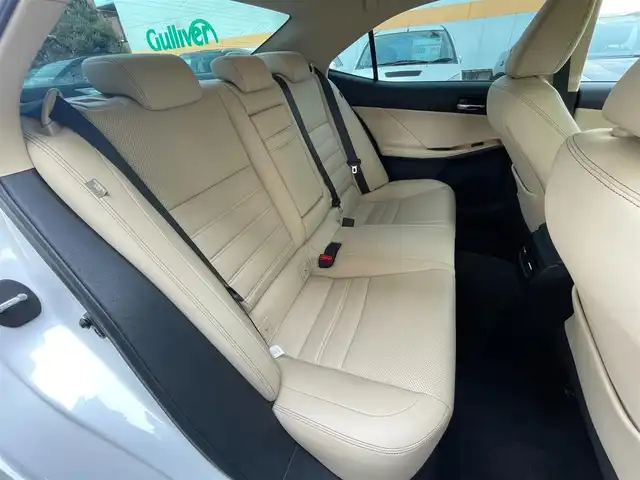 レクサス ＩＳ 350 バージョンL 富山県 2013(平25)年 8.7万km ホワイトパールクリスタルシャイン プリクラッシュセーフティシステム/純正SDナビ フルセグTV/CD DVD Blu-ray Bluetooth SD FMAM/バックカメラ/セミアニリン革シート/シートヒーター/エアシート/パワーシート（前席）/メモリーシート（D席）/レーダークルーズコントロール/革巻きステアリング/パドルシフト/ウィンカーミラー/ETC/スペアキー２個/（スマートキー カードキー）/保証書＆取扱説明書