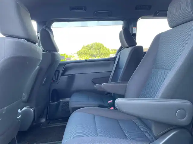 トヨタ ヴォクシー ZS 大阪府 2020(令2)年 3.4万km ホワイトパールクリスタルシャイン トヨタセーフティセンス/純正９インチナビ　/   フルセグTV/CD/DVD/Bluetooth　/バックモニター　　/パワースライドドア　/前後コーナーセンサー/前後ドライブレコーダー/オートマチックハイビーム/純正16インチアルミホイール/純正フロアマット/プッシュスタート　/スマートキー　/ビルトインＥＴＣ　/ＬＥＤヘッドライト