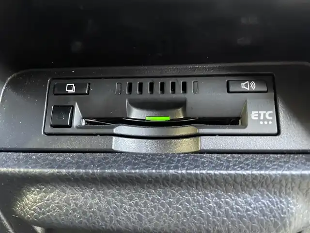 トヨタ ヴォクシー ZS 大阪府 2020(令2)年 3.4万km ホワイトパールクリスタルシャイン トヨタセーフティセンス/純正９インチナビ　/   フルセグTV/CD/DVD/Bluetooth　/バックモニター　　/パワースライドドア　/前後コーナーセンサー/前後ドライブレコーダー/オートマチックハイビーム/純正16インチアルミホイール/純正フロアマット/プッシュスタート　/スマートキー　/ビルトインＥＴＣ　/ＬＥＤヘッドライト