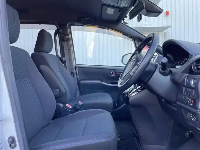 トヨタ ヴォクシー ZS 大阪府 2020(令2)年 3.4万km ホワイトパールクリスタルシャイン トヨタセーフティセンス/純正９インチナビ　/   フルセグTV/CD/DVD/Bluetooth　/バックモニター　　/パワースライドドア　/前後コーナーセンサー/前後ドライブレコーダー/オートマチックハイビーム/純正16インチアルミホイール/純正フロアマット/プッシュスタート　/スマートキー　/ビルトインＥＴＣ　/ＬＥＤヘッドライト