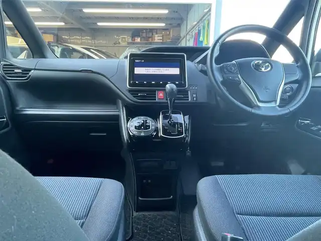 トヨタ ヴォクシー ZS 大阪府 2020(令2)年 3.4万km ホワイトパールクリスタルシャイン トヨタセーフティセンス/純正９インチナビ　/   フルセグTV/CD/DVD/Bluetooth　/バックモニター　　/パワースライドドア　/前後コーナーセンサー/前後ドライブレコーダー/オートマチックハイビーム/純正16インチアルミホイール/純正フロアマット/プッシュスタート　/スマートキー　/ビルトインＥＴＣ　/ＬＥＤヘッドライト