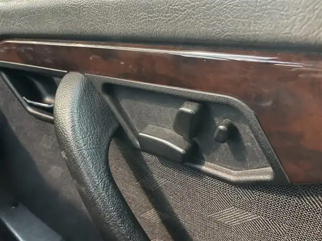 メルセデス・ベンツ Ｃ２３０ 新潟県 1997(平9)年 12.8万km シルバー ワンオーナー/純正ホイール夏タイヤ装着/スタッドレスタイヤ車載/運転席助手席電動シート/純正フロアマット/パワーウィンドウ