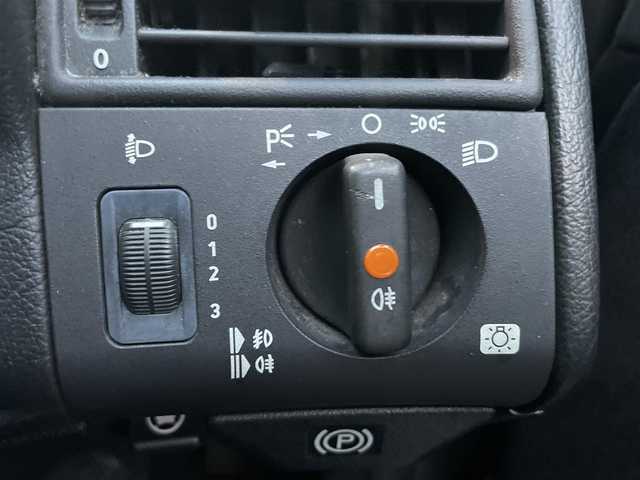 メルセデス・ベンツ Ｃ２３０ 新潟県 1997(平9)年 12.8万km シルバー ワンオーナー/純正ホイール夏タイヤ装着/スタッドレスタイヤ車載/運転席助手席電動シート/純正フロアマット/パワーウィンドウ