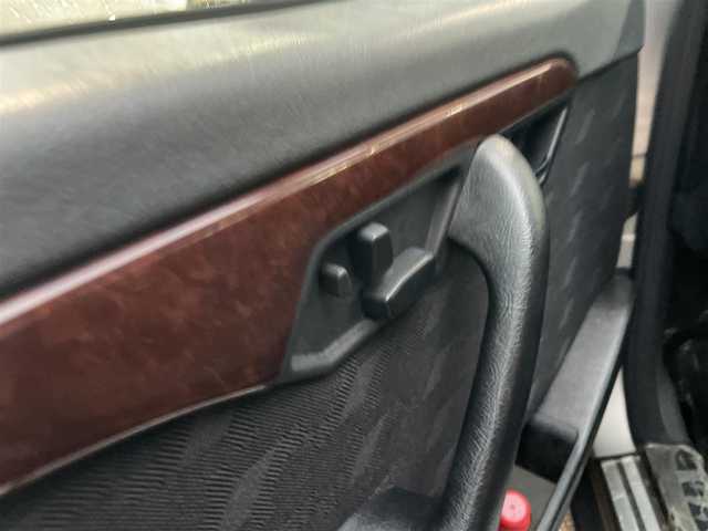 メルセデス・ベンツ Ｃ２３０ 新潟県 1997(平9)年 12.8万km シルバー ワンオーナー/純正ホイール夏タイヤ装着/スタッドレスタイヤ車載/運転席助手席電動シート/純正フロアマット/パワーウィンドウ