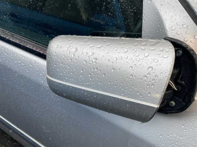 メルセデス・ベンツ Ｃ２３０ 新潟県 1997(平9)年 12.8万km シルバー ワンオーナー/純正ホイール夏タイヤ装着/スタッドレスタイヤ車載/運転席助手席電動シート/純正フロアマット/パワーウィンドウ