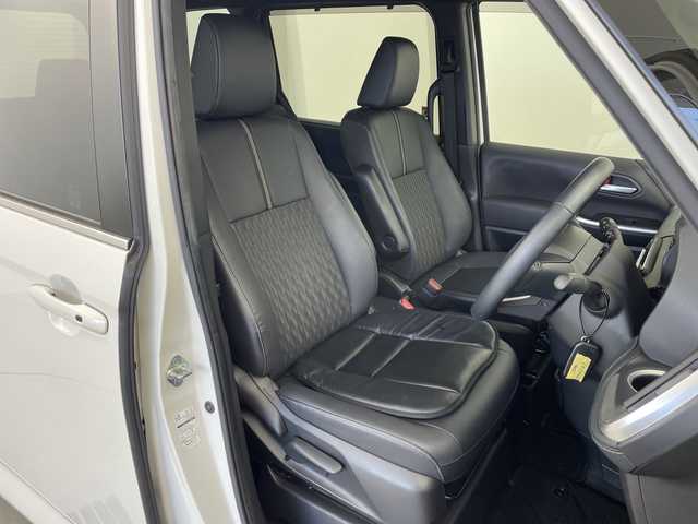 トヨタ ノア S－Z 愛知県 2023(令5)年 1.4万km ホワイトパールクリスタルシャイン 純正10.5インチナビ/パノラミックビューモニター（床下透過機能付）/ユニバーサルステップ/フルセグTV・HDMI・CD・DVD/Bluetooth・AM・FM・AppleCarPlay・AndroidAuto/トヨタチームメイト/アドバンストパーク/アドバンストドライブ/ETC2.0ビルトイン/前方ドライブレコーダー/両側パワースライドドア/BSM/トヨタセーフティセンス/FCTA・RCTA/レーンチェンジアシスト/緊急時操舵支援/プリクラッシュセーフティ/レーントレーシングアシスト/レーンディパーチャーアラート/レーダークルーズコントロール/オートハイビーム/ロードサインアシスト/ドライバー異常時対応システム/ドライバーモニター/パーキングサポートブレーキ/車両接近通報/ヒルスタートアシスト/横滑り防止/LEDヘッドライト/オートライト/フロントフォグランプ/ハーフレザーシート/運転席助手席シートヒーター/革巻きステアリング/ステアリングスイッチ/充電用USB端子/プッシュスタート/スマートキー/スペアキー/保証書・取扱説明書/マルチメディア説明書