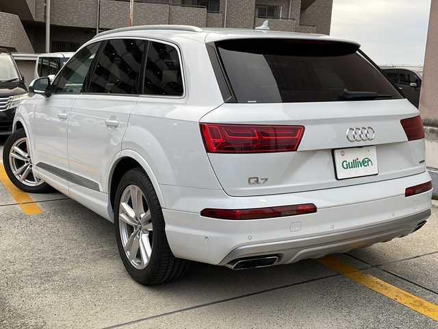 アウディ Ｑ７ 55TFSIクワトロアダプティブエアサスペンション 広島県 2019(平31)年 7.5万km パール パノラマサンルーフ/7シーターパッケージ/マトリクスLEDヘッドライト/黒革シート/パワーシート（運転席/助手席）/シートベンチレーション（運転席/助手席）/シートヒーター（運転席/助手席/2列目）/電動格納サードシート/パワーバックドア/全周囲カメラ/パーキングアシスト/アダプティブクルーズコントロール/衝突軽減ブレーキ/レーンキープアシスト/オートハイビーム/ブラインドスポットモニター/ETC2.0/純正ドライブレコーダー