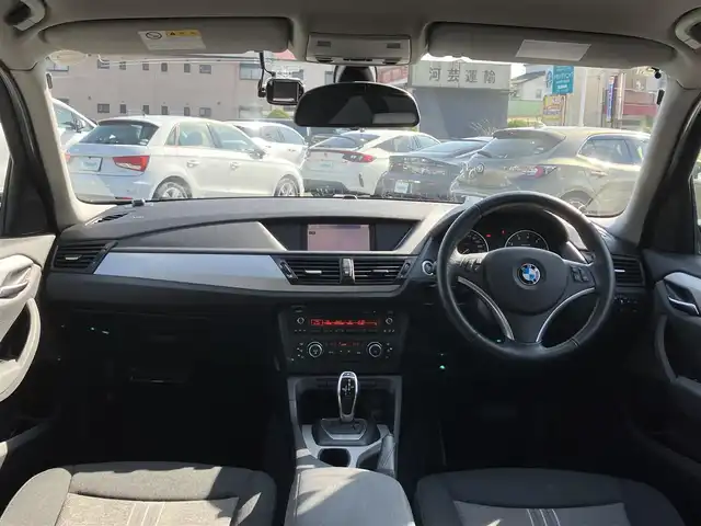 ＢＭＷ Ｘ１ xDrive 28i 三重県 2011(平23)年 7.8万km シルバー ４WD/ターボ/車検R9年5月20日/♪社外HDDナビ/ ・CD再生/DVD再生/ ・CD録音/♪バックカメラ/♪ドライブレコーダー前後/♪スマートキー×2/♪プッシュスタート/♪D/N席パワーシート/♪ルーフレール/♪HIDヘッドライト/♪フォグライト/♪リアフォグ/♪オートライト/♪フロアマット/♪スモークフィルム/♪電格ミラー/♪ETC/♪横滑り防止装置/♪サイド/カーテンエアバック