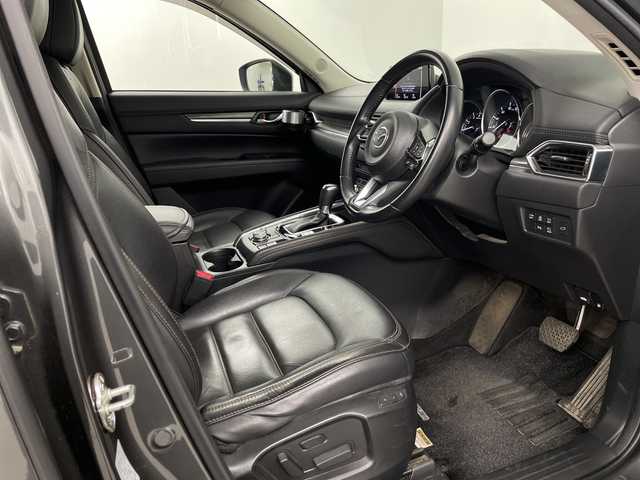 マツダ ＣＸ－５ 25S Lパッケージ 埼玉県 2019(平31)年 3.9万km マシーングレープレミアムM 純正ナビ/　(FM/AM/CD/DVD/AUX/USB/Bluetooth)/フルセグテレビ/アラウンドビューモニター/ETC/パワーバックドア/ヘッドアップディスプレイ/レーダークルーズコントロール/ブラインドスポットモニター/衝突被害軽減ブレーキ/車線逸脱警報/クリアランスソナー/運転席・助手席シートヒーター/ステアリングヒーター/電子パーキングシステム/ブレーキホールド/トノカバー/プッシュスタート/ステアリングリモコン/純正フロアマット/ドアバイザー/純正17インチアルミホイール