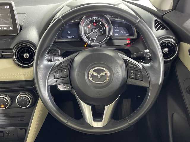 マツダ デミオ XD ツーリング Lパッケージ 大分県 2014(平26)年 9.3万km スノーフレイクホワイトパールマイカ ・マツダコネクト(CD/DVD/SD/USB)/・バックカメラ/・ヘッドアップディスプレイ/・クルーズコントロール/・ETC/・オートライト/・MTモード付きAT/・スマートキー/・プッシュスタートボタン/・オートエアコン/・アイドリングストップ/・フロアマット