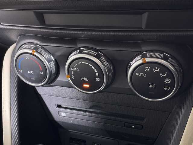 マツダ デミオ XD ツーリング Lパッケージ 大分県 2014(平26)年 9.3万km スノーフレイクホワイトパールマイカ ・マツダコネクト(CD/DVD/SD/USB)/・バックカメラ/・ヘッドアップディスプレイ/・クルーズコントロール/・ETC/・オートライト/・MTモード付きAT/・スマートキー/・プッシュスタートボタン/・オートエアコン/・アイドリングストップ/・フロアマット