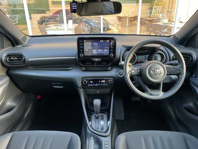 トヨタ ヤリス G 愛媛県 2020(令2)年 3.6万km シルバーM トヨタセーフティセンス/純正ディスプレイオーディオ・ナビキット/Ｂｌｕｅｔｏｏｔｈ/ドライブレコーダー/ＥＴＣ/オートライト/オートハイビーム/衝突軽減システム/コーナーセンサー/スマートキー/プッシュスタート/禁煙車/取説/スペアキー