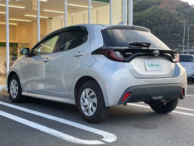 トヨタ ヤリス G 愛媛県 2020(令2)年 3.6万km シルバーM トヨタセーフティセンス/純正ディスプレイオーディオ・ナビキット/Ｂｌｕｅｔｏｏｔｈ/ドライブレコーダー/ＥＴＣ/オートライト/オートハイビーム/衝突軽減システム/コーナーセンサー/スマートキー/プッシュスタート/禁煙車/取説/スペアキー