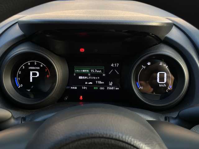 トヨタ ヤリス G 愛媛県 2020(令2)年 3.6万km シルバーM トヨタセーフティセンス/純正ディスプレイオーディオ・ナビキット/Ｂｌｕｅｔｏｏｔｈ/ドライブレコーダー/ＥＴＣ/オートライト/オートハイビーム/衝突軽減システム/コーナーセンサー/スマートキー/プッシュスタート/禁煙車/取説/スペアキー