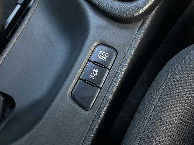 トヨタ ヤリス G 愛媛県 2020(令2)年 3.6万km シルバーM トヨタセーフティセンス/純正ディスプレイオーディオ・ナビキット/Ｂｌｕｅｔｏｏｔｈ/ドライブレコーダー/ＥＴＣ/オートライト/オートハイビーム/衝突軽減システム/コーナーセンサー/スマートキー/プッシュスタート/禁煙車/取説/スペアキー