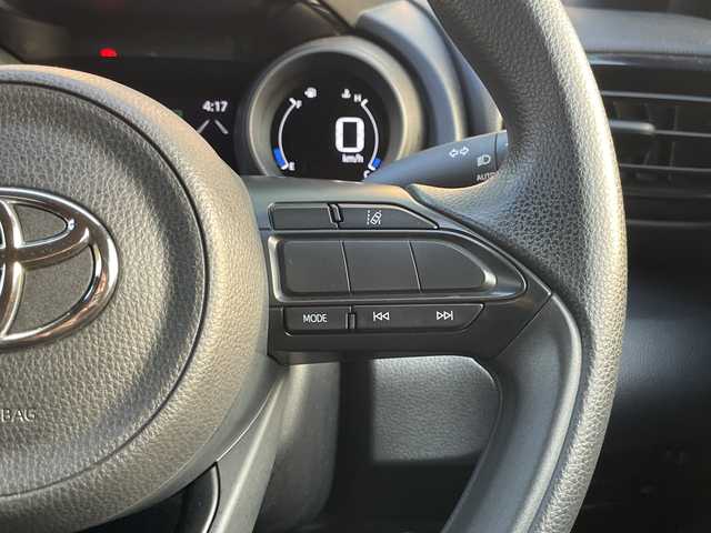 トヨタ ヤリス G 愛媛県 2020(令2)年 3.6万km シルバーM トヨタセーフティセンス/純正ディスプレイオーディオ・ナビキット/Ｂｌｕｅｔｏｏｔｈ/ドライブレコーダー/ＥＴＣ/オートライト/オートハイビーム/衝突軽減システム/コーナーセンサー/スマートキー/プッシュスタート/禁煙車/取説/スペアキー