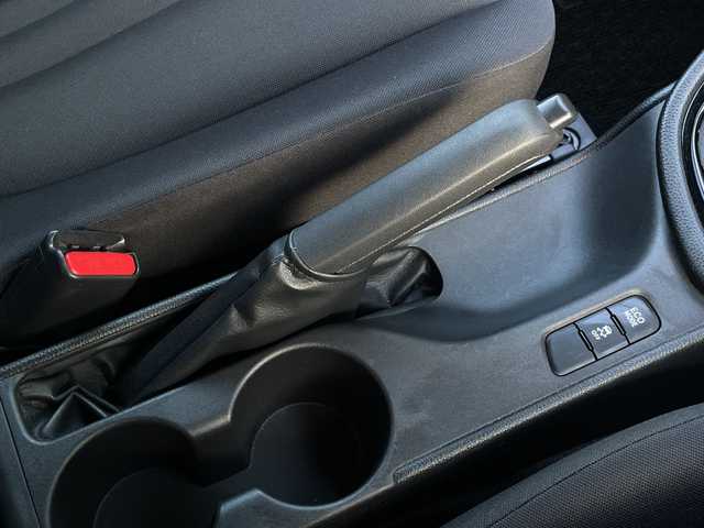 トヨタ ヤリス G 愛媛県 2020(令2)年 3.6万km シルバーM トヨタセーフティセンス/純正ディスプレイオーディオ・ナビキット/Ｂｌｕｅｔｏｏｔｈ/ドライブレコーダー/ＥＴＣ/オートライト/オートハイビーム/衝突軽減システム/コーナーセンサー/スマートキー/プッシュスタート/禁煙車/取説/スペアキー