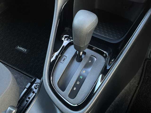 トヨタ ヤリス G 愛媛県 2020(令2)年 3.6万km シルバーM トヨタセーフティセンス/純正ディスプレイオーディオ・ナビキット/Ｂｌｕｅｔｏｏｔｈ/ドライブレコーダー/ＥＴＣ/オートライト/オートハイビーム/衝突軽減システム/コーナーセンサー/スマートキー/プッシュスタート/禁煙車/取説/スペアキー