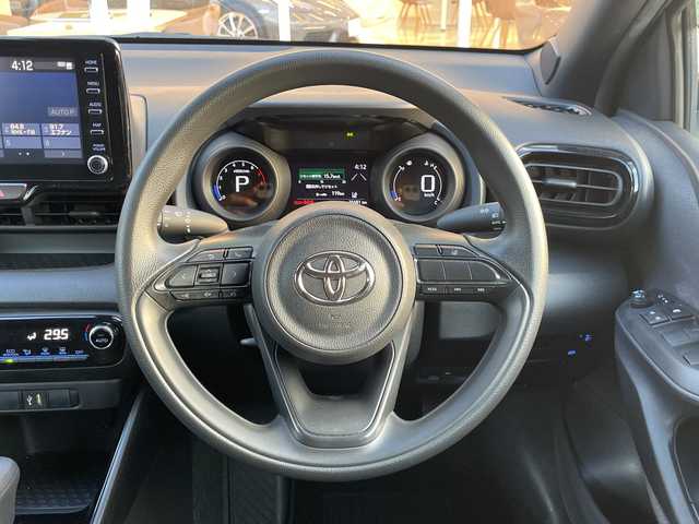 トヨタ ヤリス G 愛媛県 2020(令2)年 3.6万km シルバーM トヨタセーフティセンス/純正ディスプレイオーディオ・ナビキット/Ｂｌｕｅｔｏｏｔｈ/ドライブレコーダー/ＥＴＣ/オートライト/オートハイビーム/衝突軽減システム/コーナーセンサー/スマートキー/プッシュスタート/禁煙車/取説/スペアキー