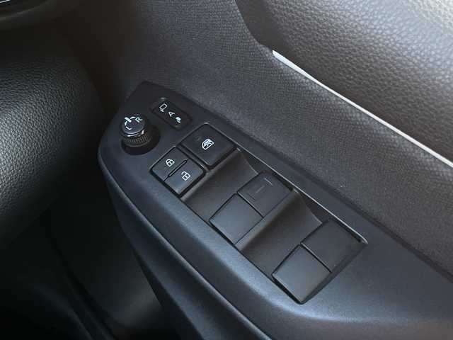 トヨタ ヤリス G 愛媛県 2020(令2)年 3.6万km シルバーM トヨタセーフティセンス/純正ディスプレイオーディオ・ナビキット/Ｂｌｕｅｔｏｏｔｈ/ドライブレコーダー/ＥＴＣ/オートライト/オートハイビーム/衝突軽減システム/コーナーセンサー/スマートキー/プッシュスタート/禁煙車/取説/スペアキー