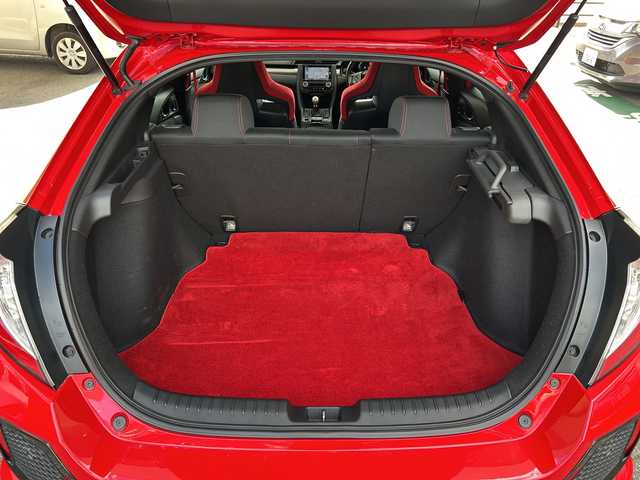 ホンダ シビック タイプR 福岡県 2018(平30)年 8万km 赤 純正ナビ（AM/FM）/フルTV CD/DVD・iPod/ドライブレコーダー（前後SD有）/ETC（ビルド）/電動格納ミラー/アイドリングストップ/クルーズコントロール/ハンズフリー/ブレーキホールド/横すべり防止/オートライト/保証書/取扱説明書