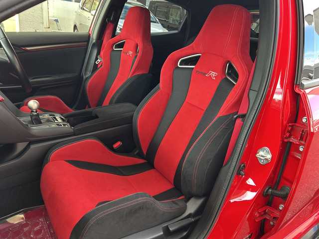 ホンダ シビック タイプR 福岡県 2018(平30)年 8万km 赤 純正ナビ（AM/FM）/フルTV CD/DVD・iPod/ドライブレコーダー（前後SD有）/ETC（ビルド）/電動格納ミラー/アイドリングストップ/クルーズコントロール/ハンズフリー/ブレーキホールド/横すべり防止/オートライト/保証書/取扱説明書