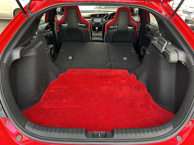 ホンダ シビック タイプR 福岡県 2018(平30)年 8万km 赤 純正ナビ（AM/FM）/フルTV CD/DVD・iPod/ドライブレコーダー（前後SD有）/ETC（ビルド）/電動格納ミラー/アイドリングストップ/クルーズコントロール/ハンズフリー/ブレーキホールド/横すべり防止/オートライト/保証書/取扱説明書