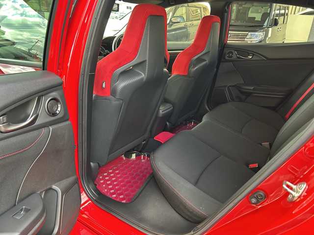 ホンダ シビック タイプR 福岡県 2018(平30)年 8万km 赤 純正ナビ（AM/FM）/フルTV CD/DVD・iPod/ドライブレコーダー（前後SD有）/ETC（ビルド）/電動格納ミラー/アイドリングストップ/クルーズコントロール/ハンズフリー/ブレーキホールド/横すべり防止/オートライト/保証書/取扱説明書