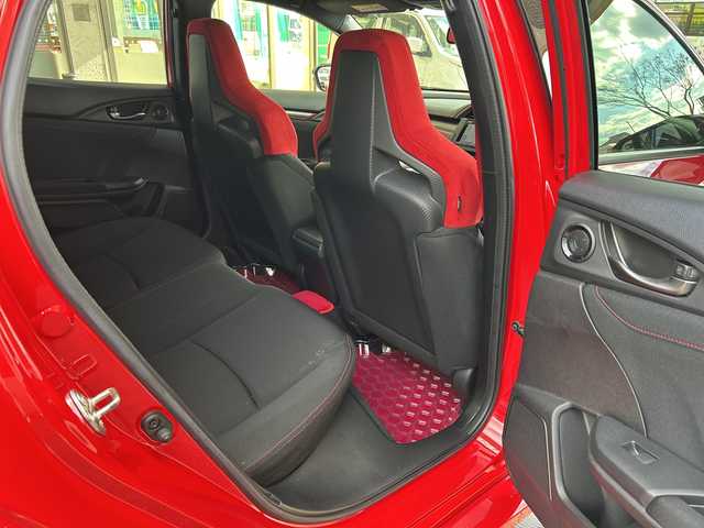 ホンダ シビック タイプR 福岡県 2018(平30)年 8万km 赤 純正ナビ（AM/FM）/フルTV CD/DVD・iPod/ドライブレコーダー（前後SD有）/ETC（ビルド）/電動格納ミラー/アイドリングストップ/クルーズコントロール/ハンズフリー/ブレーキホールド/横すべり防止/オートライト/保証書/取扱説明書