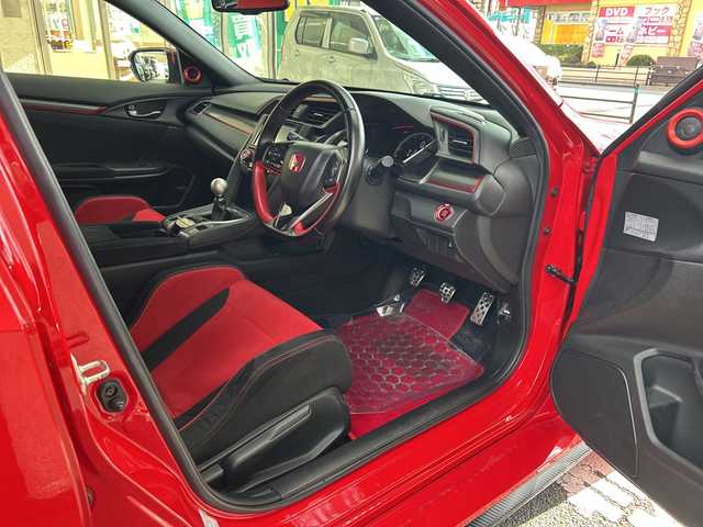 ホンダ シビック タイプR 福岡県 2018(平30)年 8万km 赤 純正ナビ（AM/FM）/フルTV CD/DVD・iPod/ドライブレコーダー（前後SD有）/ETC（ビルド）/電動格納ミラー/アイドリングストップ/クルーズコントロール/ハンズフリー/ブレーキホールド/横すべり防止/オートライト/保証書/取扱説明書