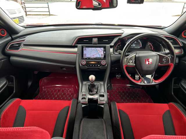 ホンダ シビック タイプR 福岡県 2018(平30)年 8万km 赤 純正ナビ（AM/FM）/フルTV CD/DVD・iPod/ドライブレコーダー（前後SD有）/ETC（ビルド）/電動格納ミラー/アイドリングストップ/クルーズコントロール/ハンズフリー/ブレーキホールド/横すべり防止/オートライト/保証書/取扱説明書