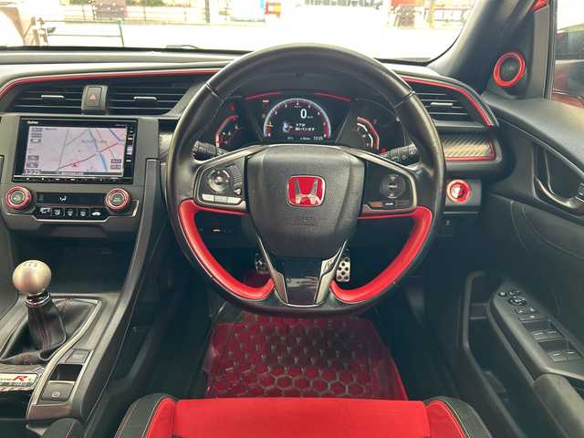 ホンダ シビック タイプR 福岡県 2018(平30)年 8万km 赤 純正ナビ（AM/FM）/フルTV CD/DVD・iPod/ドライブレコーダー（前後SD有）/ETC（ビルド）/電動格納ミラー/アイドリングストップ/クルーズコントロール/ハンズフリー/ブレーキホールド/横すべり防止/オートライト/保証書/取扱説明書