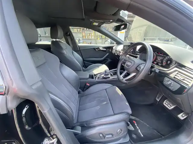 アウディ Ａ５ SB 40TDIクワトロ Sライン 福岡県 2023(令5)年 3.3万km 黒 ・サンルーフ/・アダプティブクルーズコントロール/・純正ナビ／Ｂｌｕｅｔｏｏｔｈ／ＵＳＢ／ｃａｒｐｌａｙ/・全方位カメラ/・ハーフレザーシート/シートヒーター/・ドラレコ/・ETC/・純正19AW/・LEDライト/・保証書/・取扱説明書