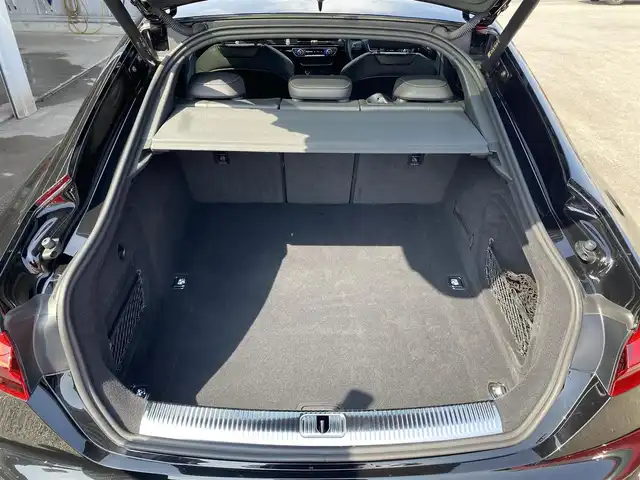アウディ Ａ５ SB 40TDIクワトロ Sライン 福岡県 2023(令5)年 3.3万km 黒 ・サンルーフ/・アダプティブクルーズコントロール/・純正ナビ／Ｂｌｕｅｔｏｏｔｈ／ＵＳＢ／ｃａｒｐｌａｙ/・全方位カメラ/・ハーフレザーシート/シートヒーター/・ドラレコ/・ETC/・純正19AW/・LEDライト/・保証書/・取扱説明書
