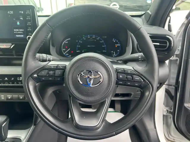 トヨタ ヤリスクロス ハイブリッド Z 大阪府 2023(令5)年 1.1万km ブラックマイカ/プラチナホワイトパールマイカ 純正８インチナビ/   フルセグTV/CD/DVD/Bluetooth/USB/全方位モニター/衝突軽減ブレーキ/横滑り防止装置/コーナーセンサー/前席シートヒーター/運転席パワーシート/レーダークルーズコントロール/レーンキープアシスト/ステアリングヒーター/オートマチックハイビーム/プッシュスタート/スマートキー/純正18インチアルミホイール/ＬＥＤ