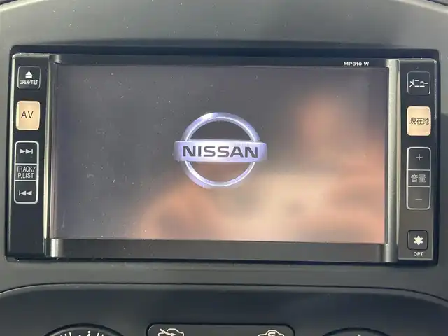 日産 ジューク 15RX タイプV 佐賀県 2011(平23)年 4.4万km ラディアントレッド 純正ナビ(MP310-W)/CD/DVD/ワンセグTV/Bluetooth/純正フロアマット/ハロゲンライト/ヘッドライトレベライザー/リモコンキー /電動格納ミラー/取扱説明書/パワーウィンドウ