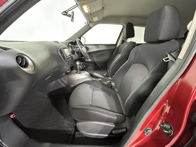 日産 ジューク 15RX タイプV 佐賀県 2011(平23)年 4.4万km ラディアントレッド 純正ナビ(MP310-W)/CD/DVD/ワンセグTV/Bluetooth/純正フロアマット/ハロゲンライト/ヘッドライトレベライザー/リモコンキー /電動格納ミラー/取扱説明書/パワーウィンドウ