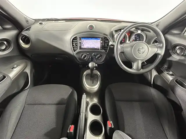 日産 ジューク 15RX タイプV 佐賀県 2011(平23)年 4.4万km ラディアントレッド 純正ナビ(MP310-W)/CD/DVD/ワンセグTV/Bluetooth/純正フロアマット/ハロゲンライト/ヘッドライトレベライザー/リモコンキー /電動格納ミラー/取扱説明書/パワーウィンドウ