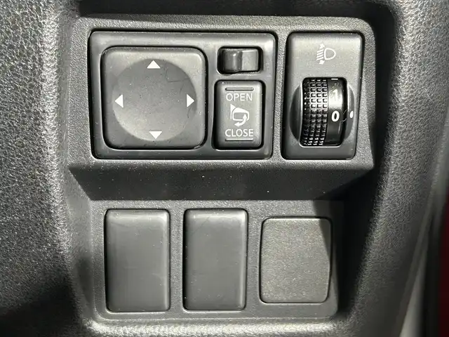 日産 ジューク 15RX タイプV 佐賀県 2011(平23)年 4.4万km ラディアントレッド 純正ナビ(MP310-W)/CD/DVD/ワンセグTV/Bluetooth/純正フロアマット/ハロゲンライト/ヘッドライトレベライザー/リモコンキー /電動格納ミラー/取扱説明書/パワーウィンドウ
