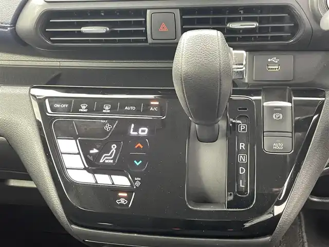 日産 デイズ HWS X プロパイロットED 熊本県 2019(令1)年 2.1万km アッシュブラウン/ソーダブルー 純正ナビMM318D-L/・CD/DVD/・FM/AM/・Bluetooth/・SD/・フルセグTV/主要装備/・アラウンドビューモニター/・プロパイロット/・インテリジェントエマージェンシーブレーキ/・車線逸脱警報機能/・車線逸脱防止支援システム/・踏み間違い衝突防止アシスト/・ふらつき警報機能/・標識認識機能/・先行車発進お知らせ機能/・横滑り防止/・アイドリングストップ/・ＬＥＤヘッドライト/・サイドカーテンエアバッグ/・アイドリングストップ/・ＥＴＣ/・１４インチ純正アルミ/・オートライト/スマートキー/プッシュスタート/スペアキー1本/保証書/取扱説明書