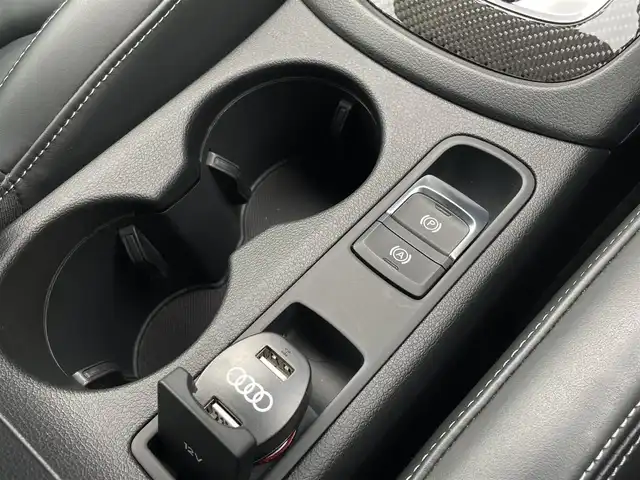 アウディ ＲＳＱ３ 三重県 2014(平26)年 7.7万km ファントムブラックパールエフェクト 純正HDDナビ(フルセグTV/CD/DVD/BT)/バックモニター/BOSEサウンド/コーナーセンサー/アウディサイドアシスト/アウディアクティブレーンアシスト /クルーズコントロール/純正ドライブレコーダー/レーダー探知機/ETC/シートヒーター/USB/純正フロアマット/純正20インチアルミホイール/プッシュスタート/スマートキー