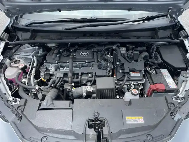トヨタ プリウス X 滋賀県 2023(令5)年 1万km シルバーメタリック 8型ディスプレイオーディオ/・Bluetooth/フルセグ/バックカメラ/革巻きステアリング/ステアリングリモコン/ETC2.0/レーダークルーズコントロール/シートリフター/オートリトラミラー/ドアミラーヒーター/LEDヘッドライト/オートハイビーム/トヨタセーフティセンス/・レーンディパーチャーアラート/・ブラインドスポットモニター/・プリクラッシュセーフティ/・プロアクティブドライビングアシスト/・クリアランスソナー/・リヤクロストラフィックアラート/・後方車両接近告知/・リヤカメラディテクション/・パーキングサポートブレーキ/・安心降車アシスト/・ロードサインアシスト/スマートキー