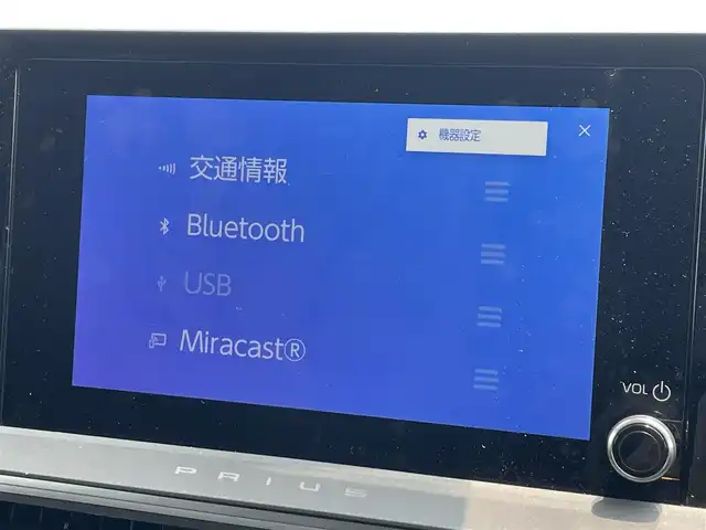 トヨタ プリウス X 滋賀県 2023(令5)年 1万km シルバーメタリック 8型ディスプレイオーディオ/・Bluetooth/フルセグ/バックカメラ/革巻きステアリング/ステアリングリモコン/ETC2.0/レーダークルーズコントロール/シートリフター/オートリトラミラー/ドアミラーヒーター/LEDヘッドライト/オートハイビーム/トヨタセーフティセンス/・レーンディパーチャーアラート/・ブラインドスポットモニター/・プリクラッシュセーフティ/・プロアクティブドライビングアシスト/・クリアランスソナー/・リヤクロストラフィックアラート/・後方車両接近告知/・リヤカメラディテクション/・パーキングサポートブレーキ/・安心降車アシスト/・ロードサインアシスト/スマートキー