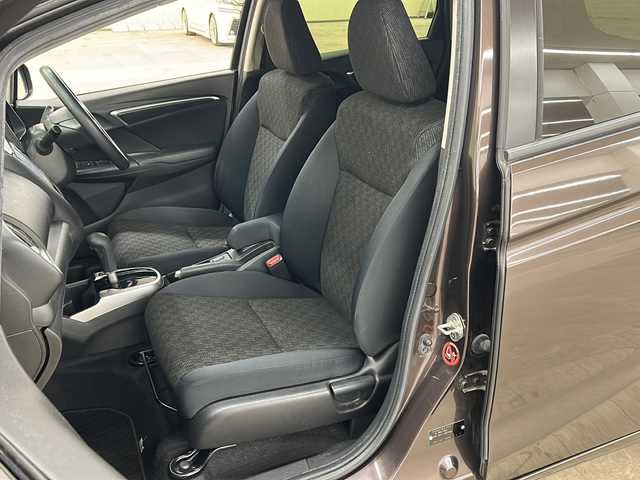 ホンダ フィット 13G FパックコンフォートED 道央・札幌 2016(平28)年 12.7万km プレミアムディープモカパール ４WD/横滑り防止装置/アイドリングストップ/ヘッドライトレベライザー/シートヒーター/純正ナビ/バックカメラ/ワンセグTV/ステアリングスイッチ/ETC/熱線入りフロントウインドウ/ヒーテッドドアミラー/チップアップリヤシート/ドアバイザー/１５インチアルミホイール/純正フロアマット