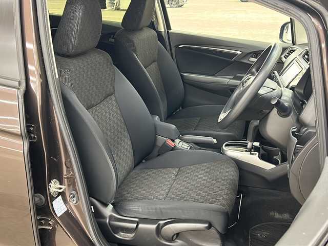 ホンダ フィット 13G FパックコンフォートED 道央・札幌 2016(平28)年 12.7万km プレミアムディープモカパール ４WD/横滑り防止装置/アイドリングストップ/ヘッドライトレベライザー/シートヒーター/純正ナビ/バックカメラ/ワンセグTV/ステアリングスイッチ/ETC/熱線入りフロントウインドウ/ヒーテッドドアミラー/チップアップリヤシート/ドアバイザー/１５インチアルミホイール/純正フロアマット