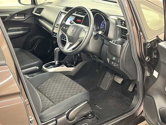 ホンダ フィット 13G FパックコンフォートED 道央・札幌 2016(平28)年 12.7万km プレミアムディープモカパール ４WD/横滑り防止装置/アイドリングストップ/ヘッドライトレベライザー/シートヒーター/純正ナビ/バックカメラ/ワンセグTV/ステアリングスイッチ/ETC/熱線入りフロントウインドウ/ヒーテッドドアミラー/チップアップリヤシート/ドアバイザー/１５インチアルミホイール/純正フロアマット