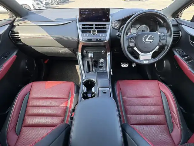 レクサス ＮＸ 300 Fスポーツ 大分県 2018(平30)年 7万km ホワイトノーヴァガラスフレーク ・純正ナビ(CD/DVD/SD/BT/USB/AUX/Miracast)/・フルセグテレビ/・バックモニター/・赤黒レザーシート/・ムーンルーフ/・三眼LEDヘッドライト/・プリクラッシュセーフティ/・ETC 2.0/・ドライブレコーダー/・レーダークルーズコントロール/・ステアリングリモコン/・ステアリングヒーター/・オートハイビーム/・パドルシフト/・パワーシート/・シートメモリー/・シートヒーター/・シートクーラー/・ブレーキホールド/・電動リアゲート