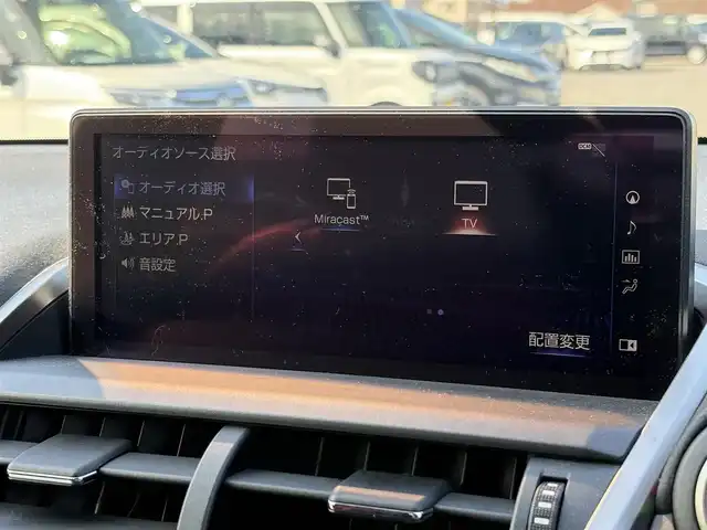 レクサス ＮＸ 300 Fスポーツ 大分県 2018(平30)年 7万km ホワイトノーヴァガラスフレーク ・純正ナビ(CD/DVD/SD/BT/USB/AUX/Miracast)/・フルセグテレビ/・バックモニター/・赤黒レザーシート/・ムーンルーフ/・三眼LEDヘッドライト/・プリクラッシュセーフティ/・ETC 2.0/・ドライブレコーダー/・レーダークルーズコントロール/・ステアリングリモコン/・ステアリングヒーター/・オートハイビーム/・パドルシフト/・パワーシート/・シートメモリー/・シートヒーター/・シートクーラー/・ブレーキホールド/・電動リアゲート